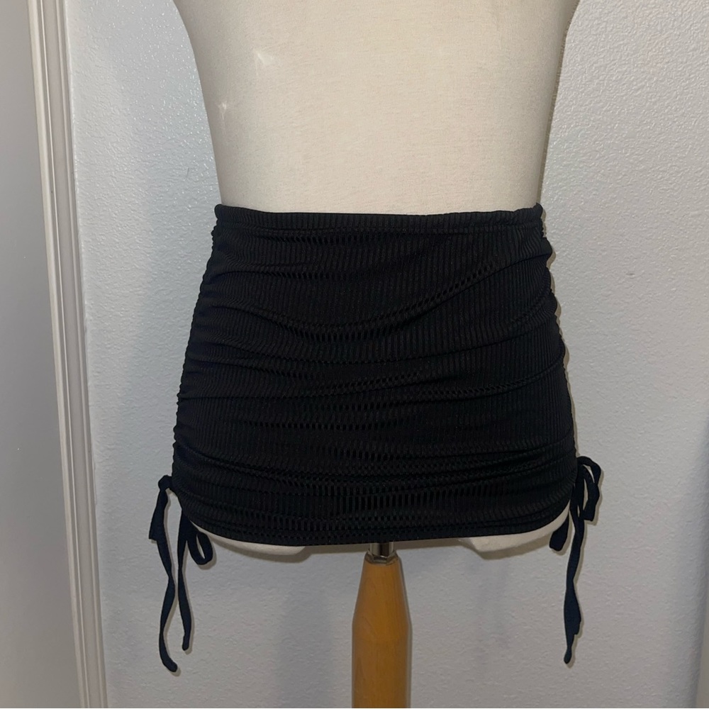 Black mini skirt. Romwe